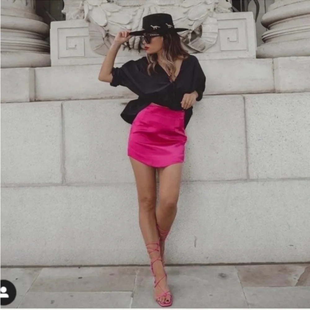 Zara Fuchsia Satin Effect Skirt 💕 - Picture 3 of 5